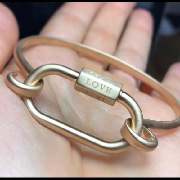 Meet your Posher, AC - Picture 3 of 9